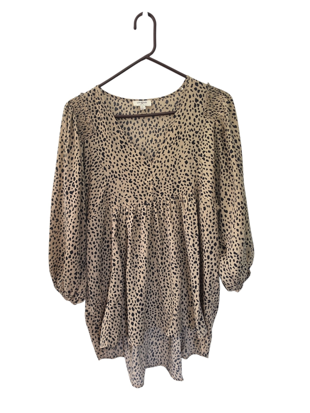 Umgee Beige and Black Cheetah Print Blouse Size Large V-Neck Babydoll